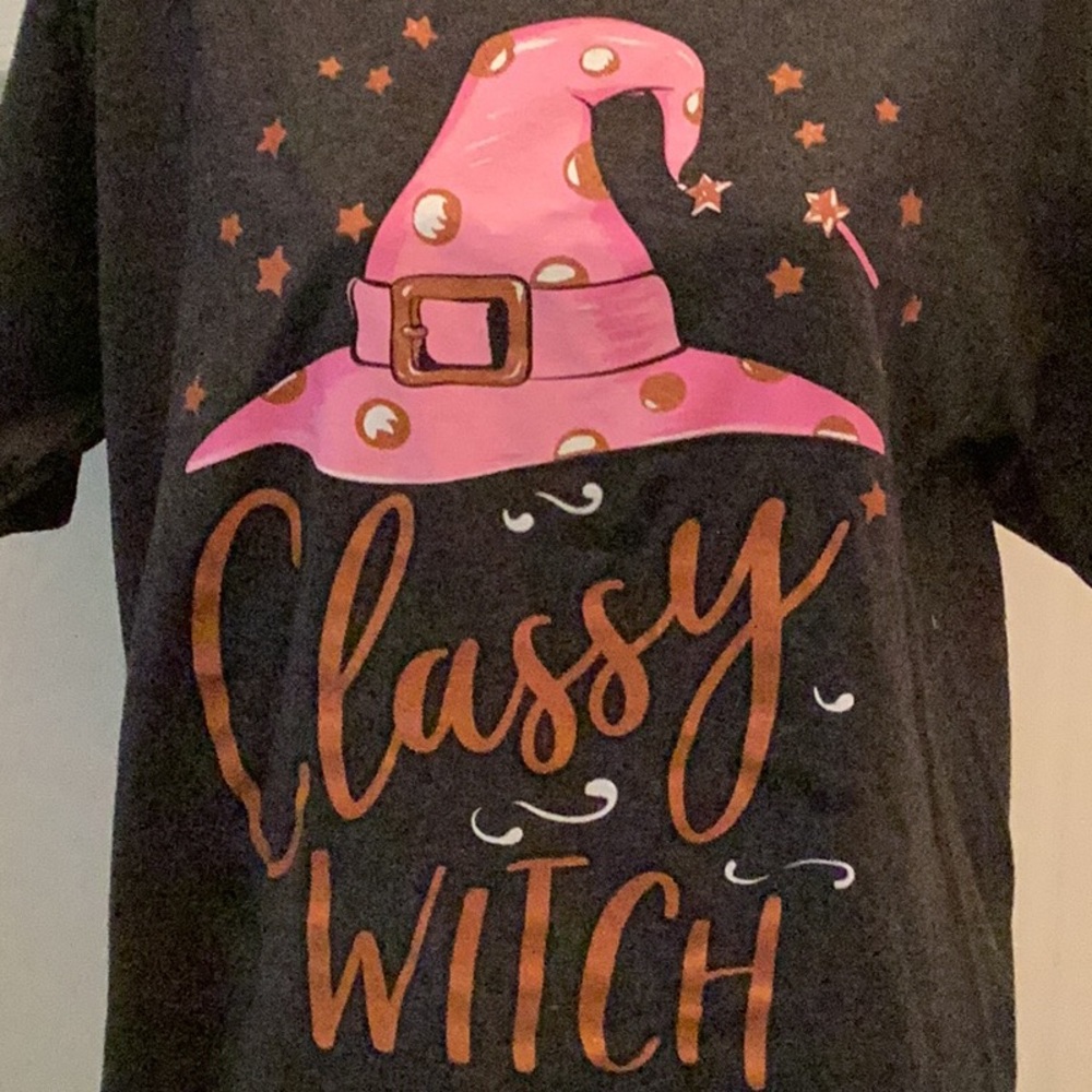🖤NWOT Classy Witch Unisex Size Med Tee Shirt So Fun To Wear 🖤 - Picture 4 of 8